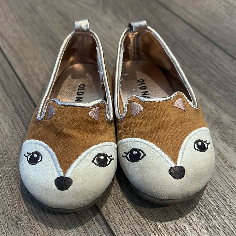 Old Navy Baby Shoes - Size 5